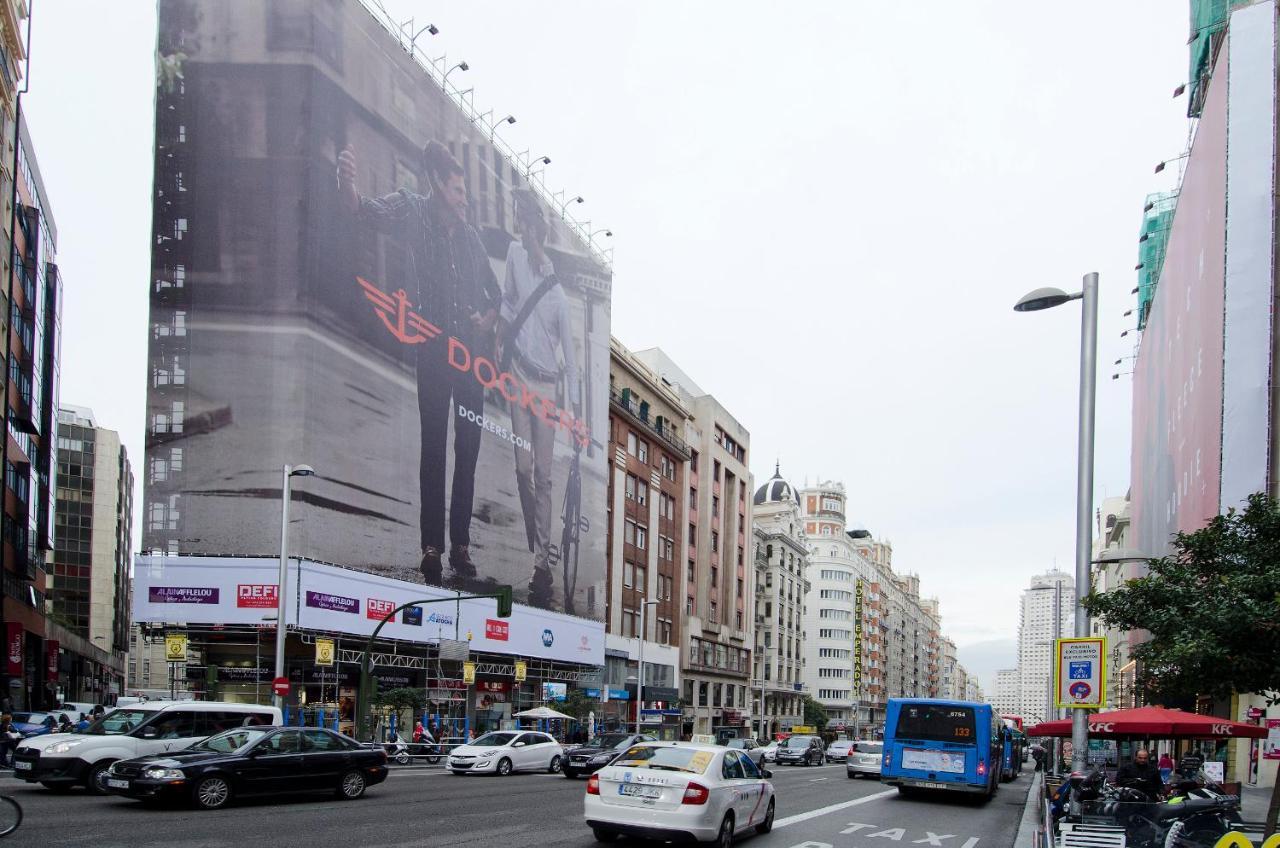 Hellenhost - Gran Vía Appartement Madrid Buitenkant foto